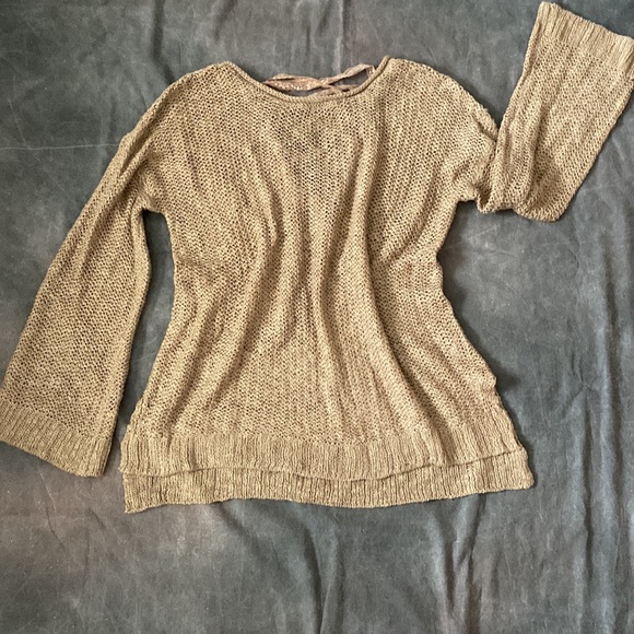 Gold sweater lacy back! perfect for NYE!! 🎉🎉 - Picture 9 of 15
